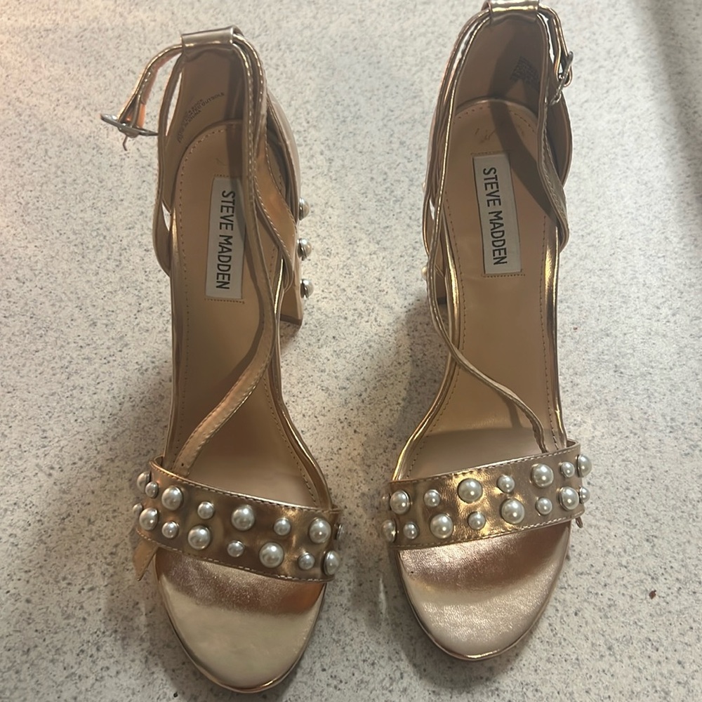 Steve Madden High Heeled Sandals. Rose Gold Metallic Size 8.5